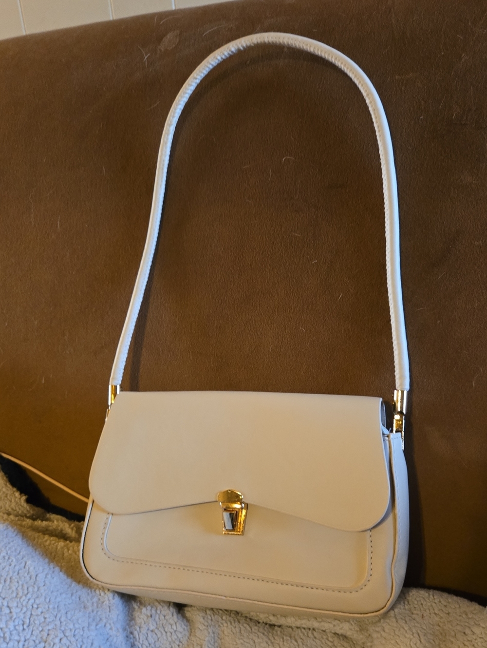 Leather Elegant White Shoulder Bag with Gold Hardware